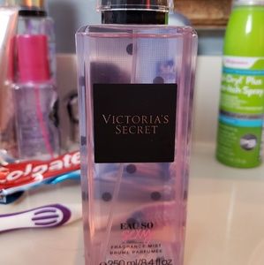 Victoria's Secret Eau So Sexy body mist